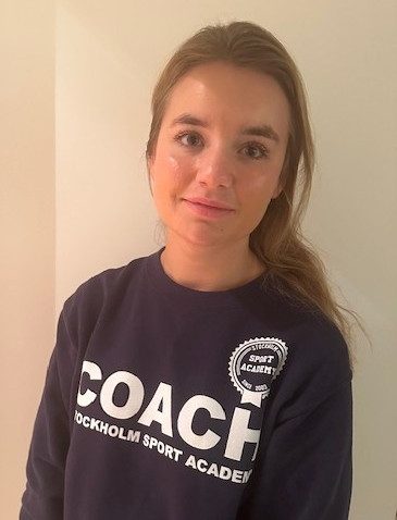 Sarah, Assisterande Tennistränare