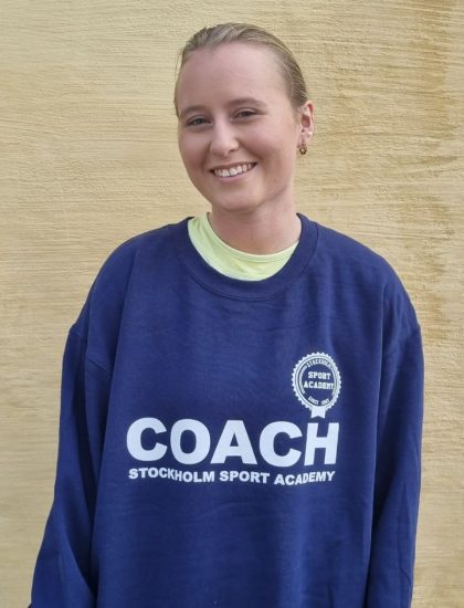 Julia, Tennistränare